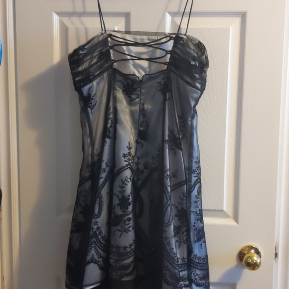 Party dress - Picture 3 of 4